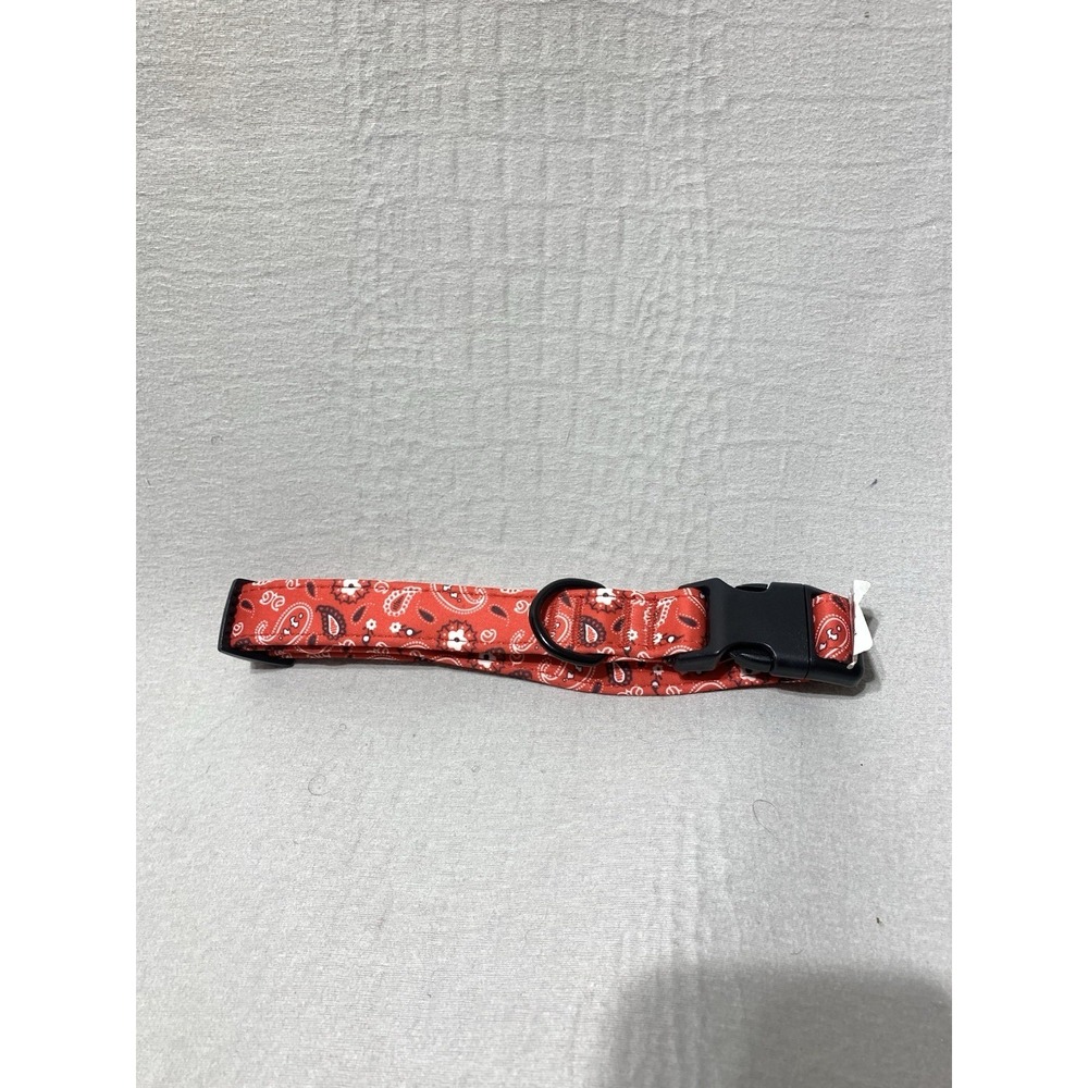 Top Paw Dog Collar Size Large Red Paisley Bandana Neoprene Comfort Adjustable